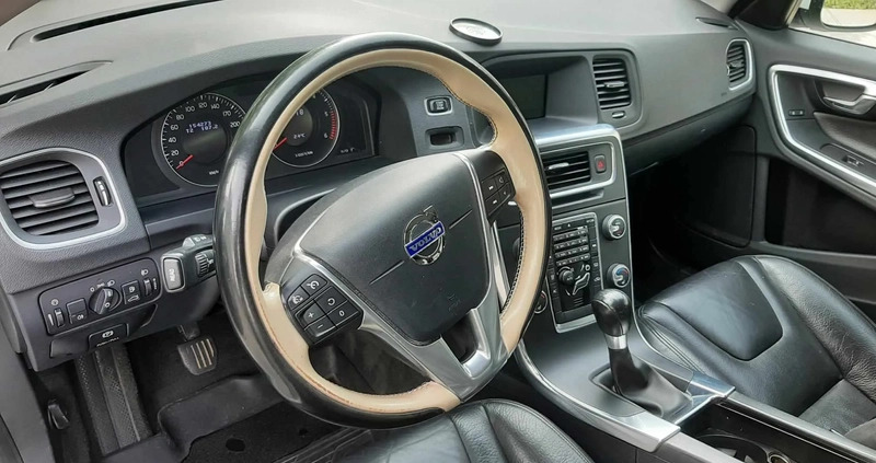 Volvo V60 cena 34000 przebieg: 155000, rok produkcji 2011 z Bobolice małe 22